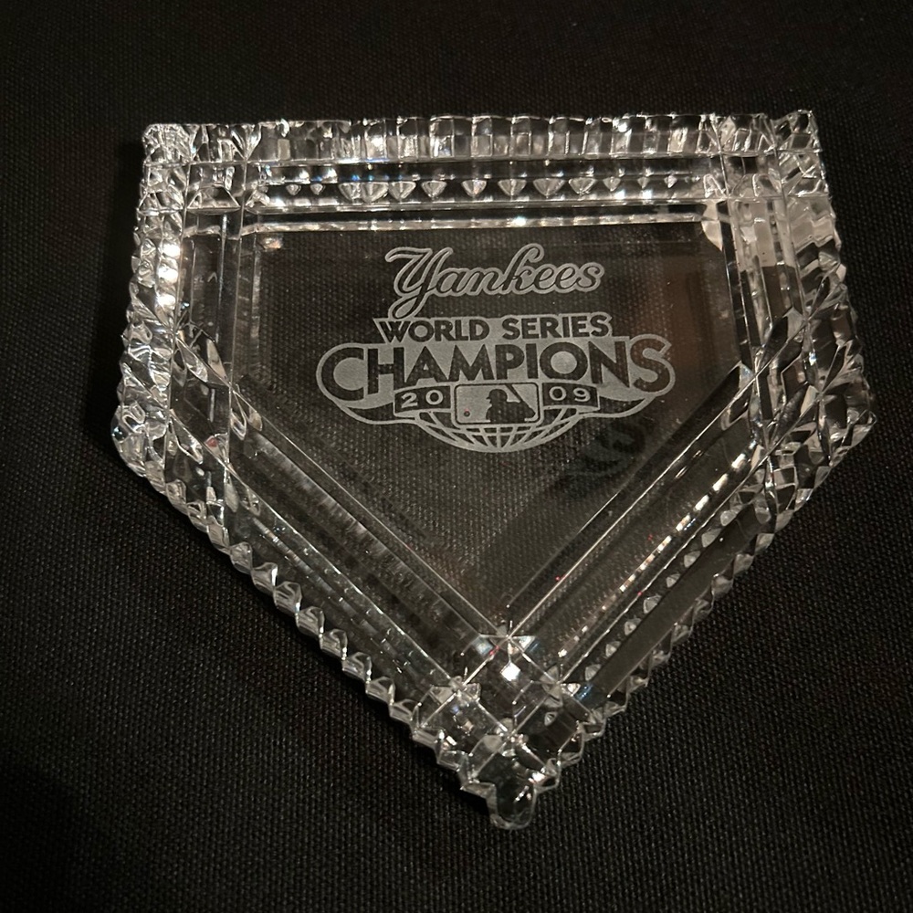 Waterford NY Yankees World Series Champions 2009 ltd edition paperweight